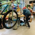 Dank des vom VdFF gesponserten Fahrradwerkzeuges wurde den Schülern die Reparaturen von beschädigten Fahrrädern ermöglicht.